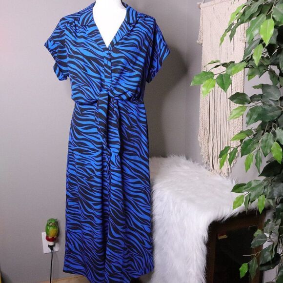 WHBM | Short Sleeve Button Up Tie Waist Maxi Dress 6 - Picture 4 of 7